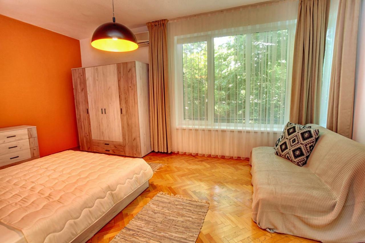 Terrace Home - Three Bedrooms City Center Plovdiv Bagian luar foto